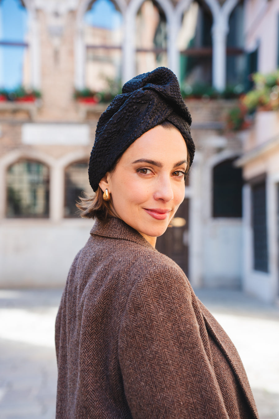 Turban Dahlia – Luxe Premier Noir Brodé